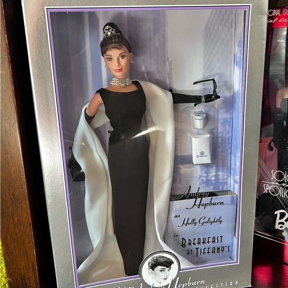 Audrey Hepburn collectible doll NIB - Picture 7 of 7